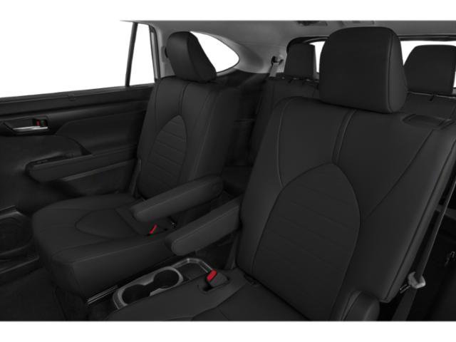 Used 2021 Toyota Highlander XLE FWD image 16