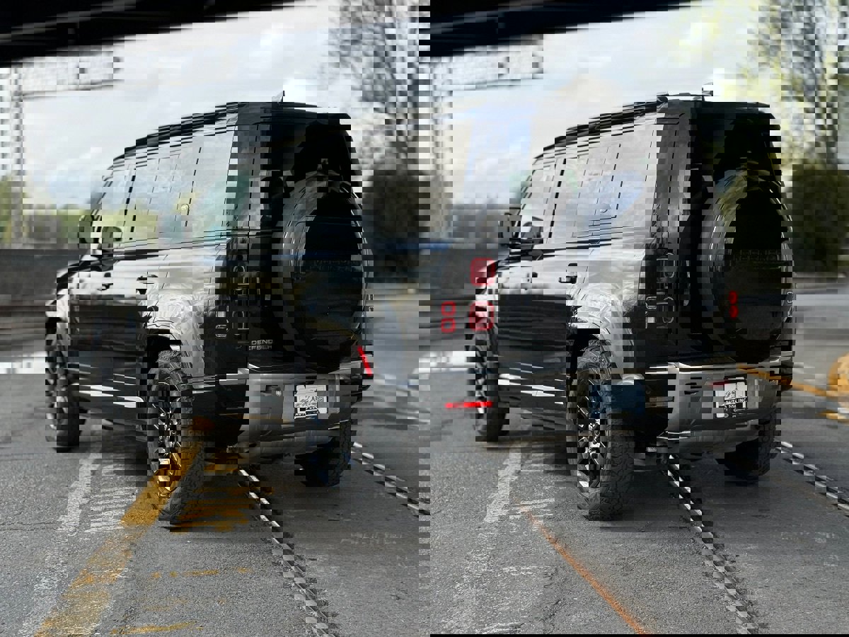 Used 2023 Land Rover Defender 110 S image 6