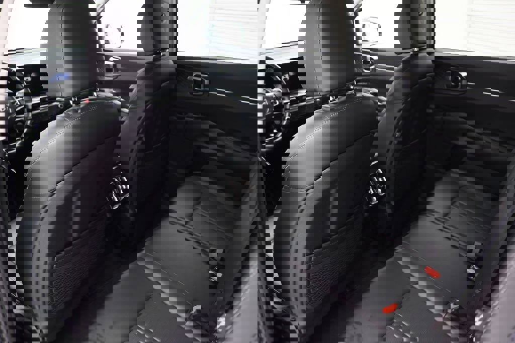 Used 2024 Kia Sorento S image 12