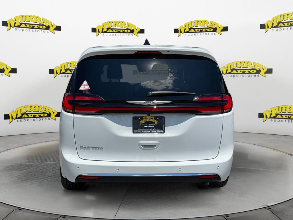 New 2026 Chrysler Pacifica Select image 4