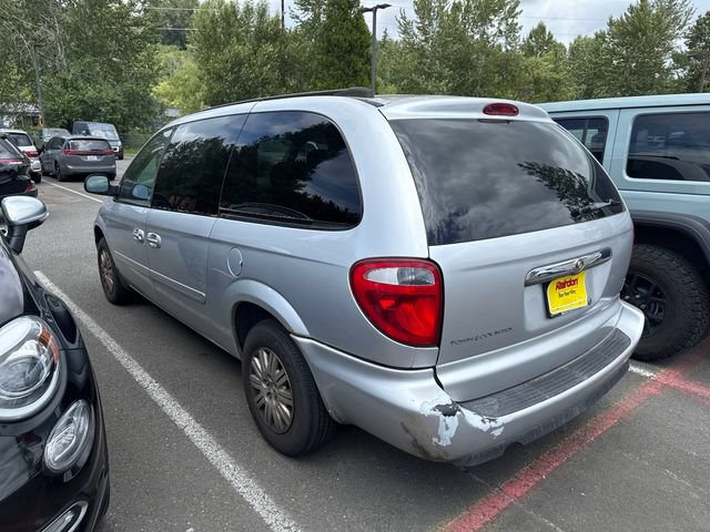Used 2005 Chrysler Town & Country LX w/ Popular Equipment Group II FWD image 5