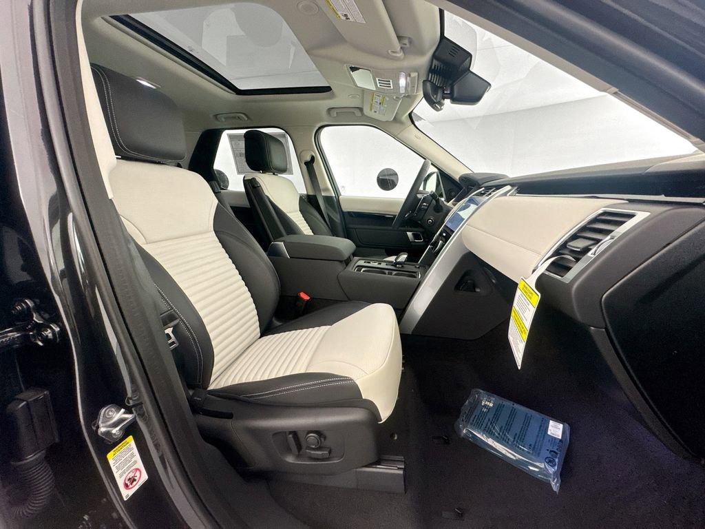 New 2026 Land Rover Discovery S AWD/4WD image 28