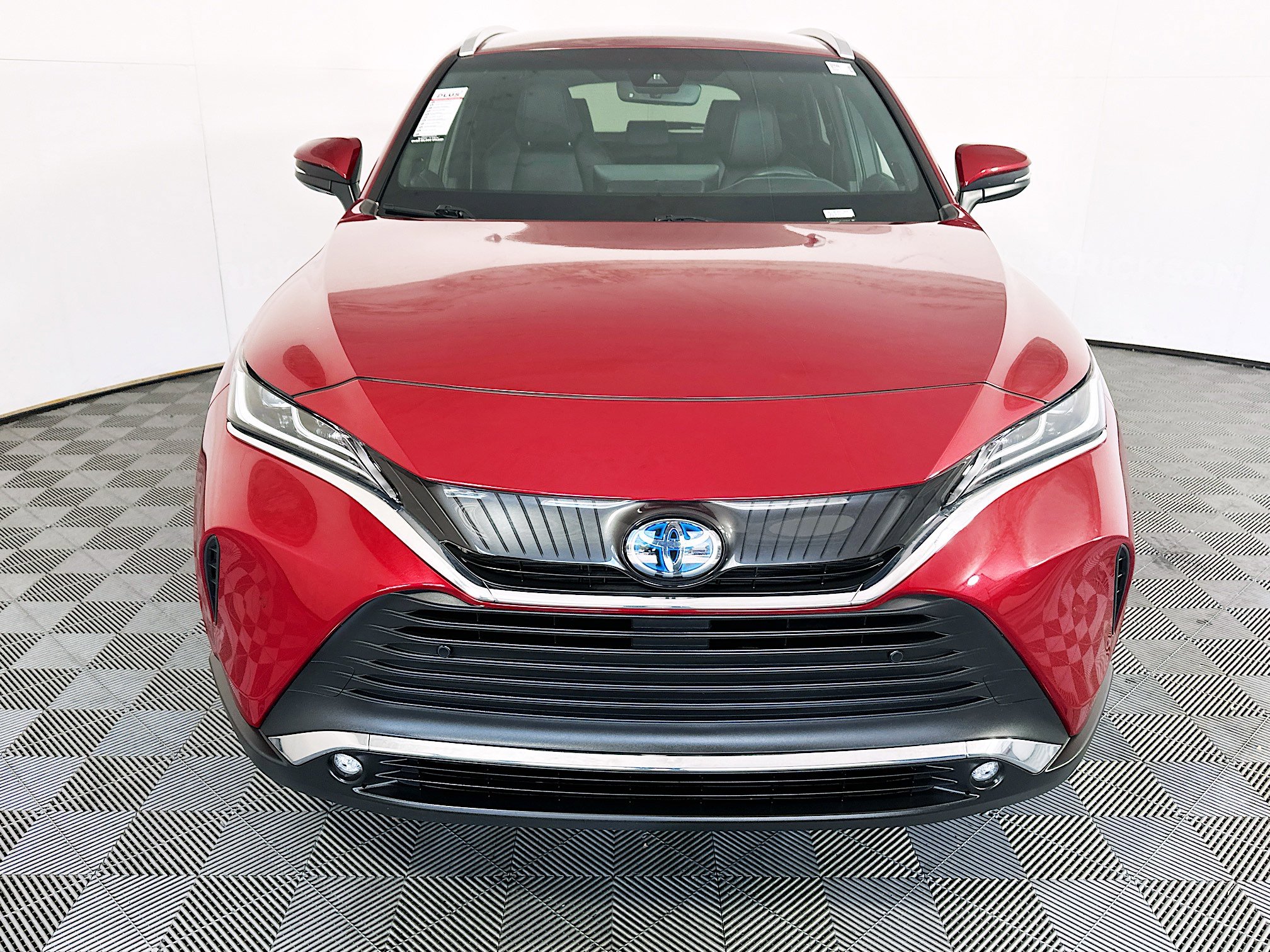 Used 2024 Toyota Venza XLE AWD/4WD image 8