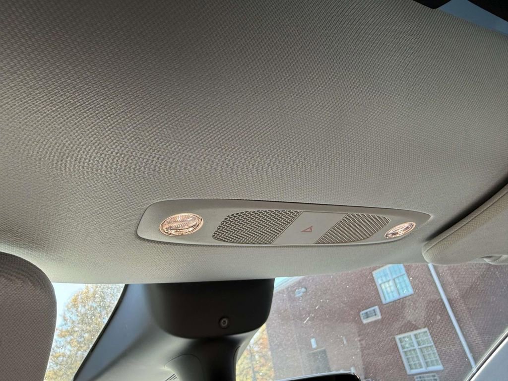 Used 2022 Tesla Model Y Long Range image 30