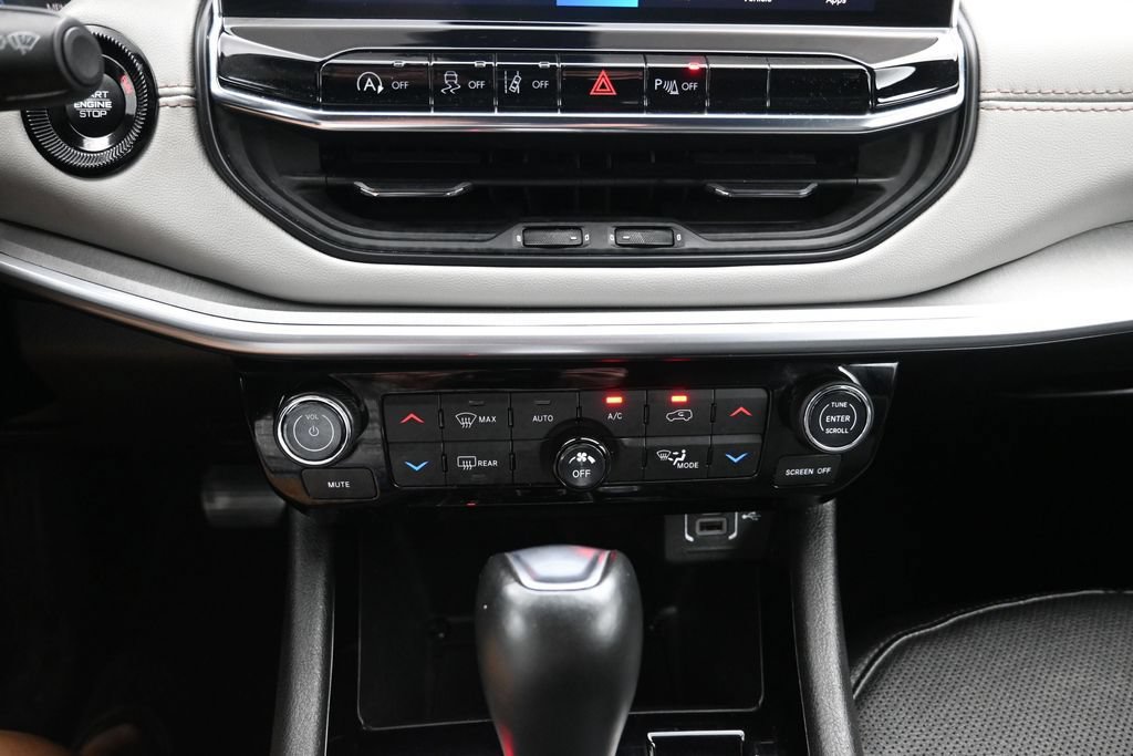 Used 2025 Jeep Compass Limited w/ Elite Group AWD/4WD image 19