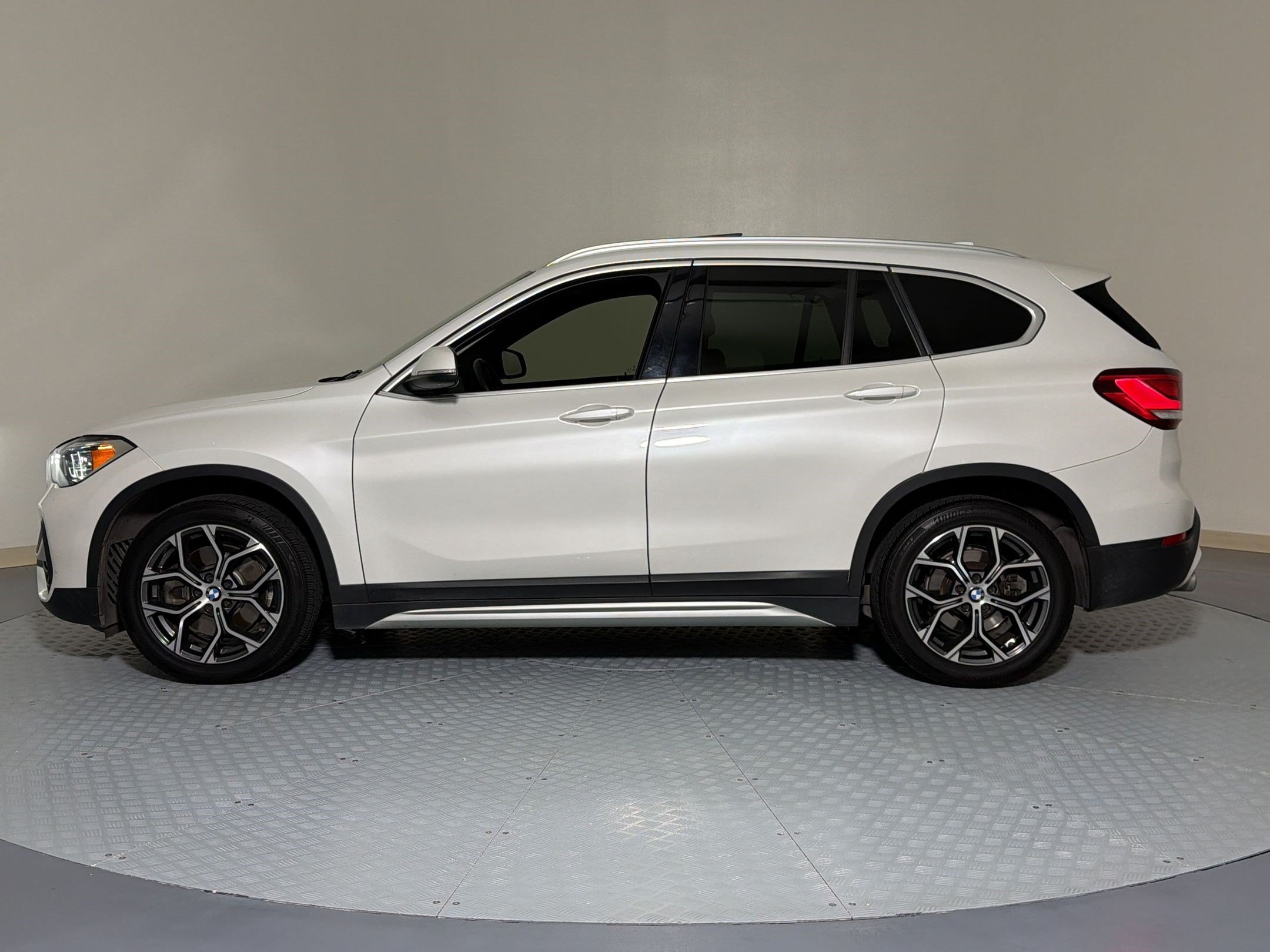 Used 2020 BMW X1 sDrive28i w/ Premium Package FWD image 2