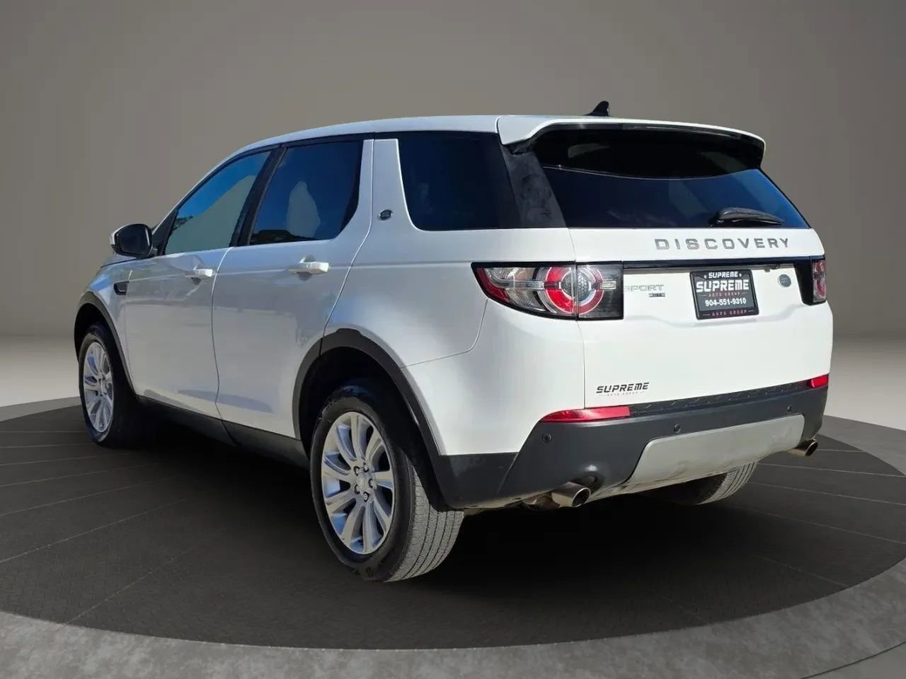 Used 2016 Land Rover Discovery Sport SE image 5