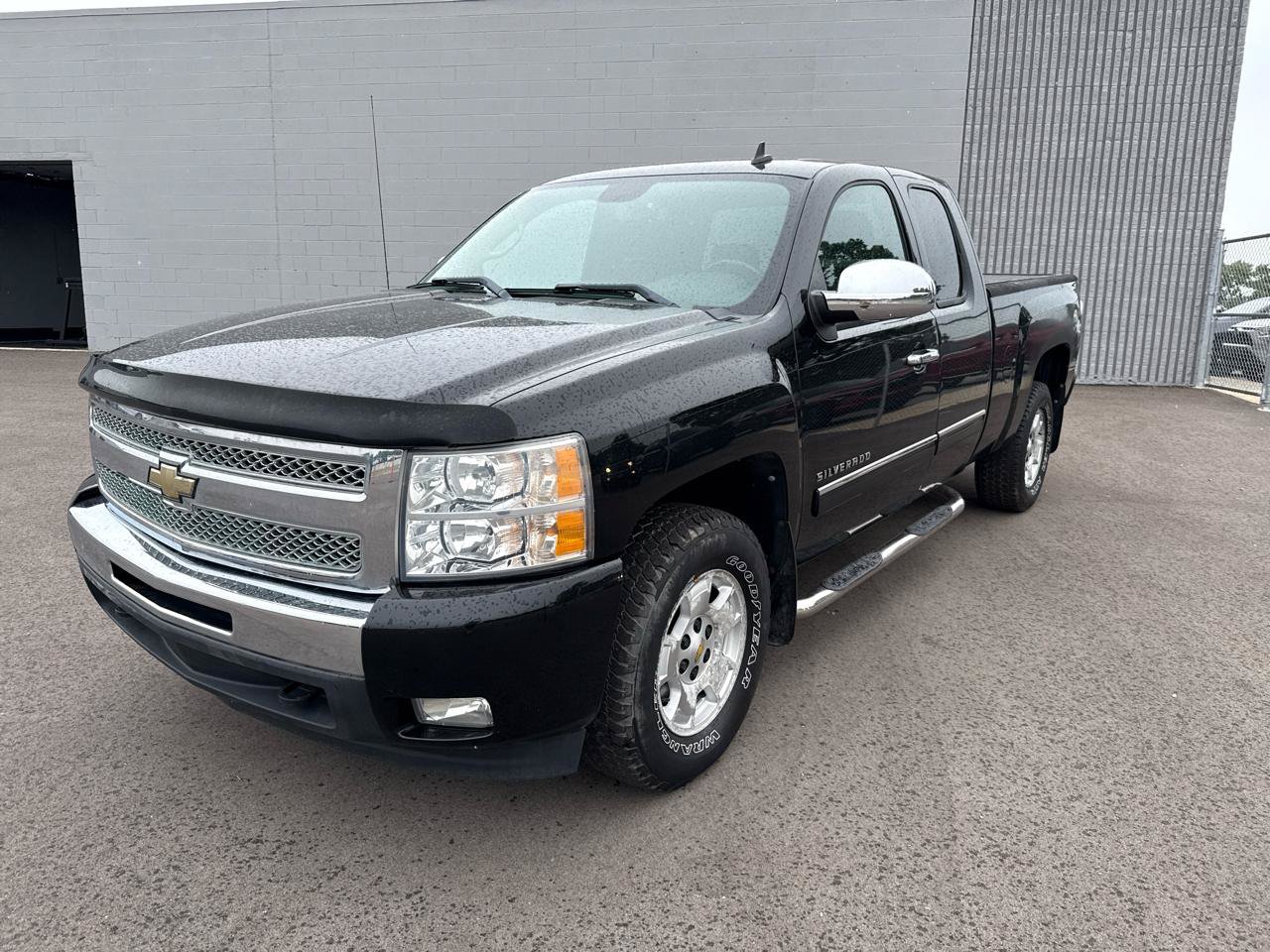 Used 2011 Chevrolet Silverado 1500 LT w/ All-Star Edition AWD/4WD image 1