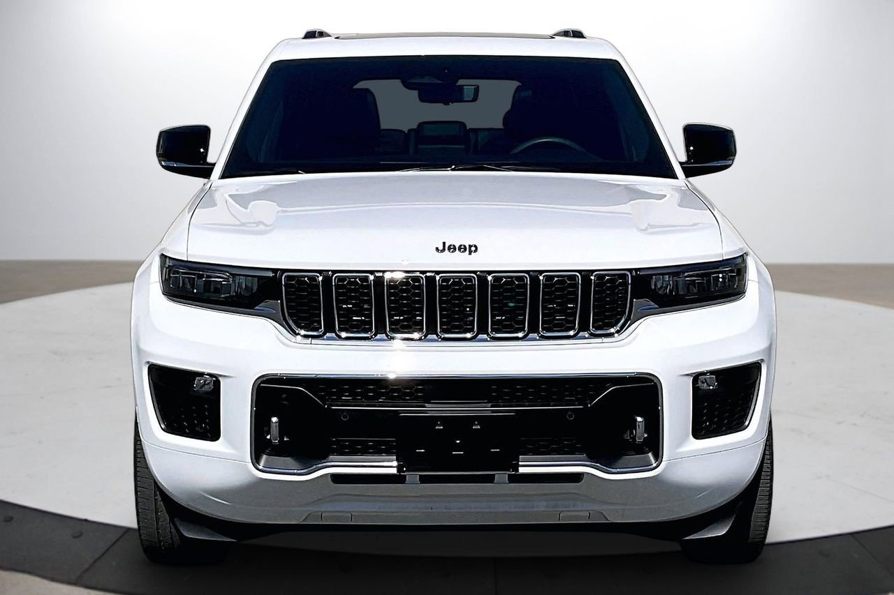 Certified 2023 Jeep Grand Cherokee Overland w/ Luxury Tech Group IV image 3