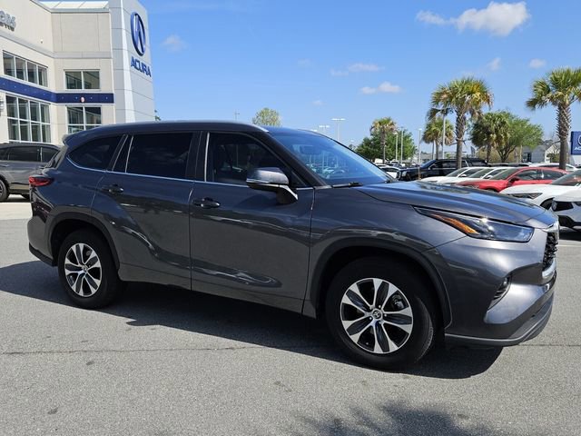 Used 2023 Toyota Highlander XLE