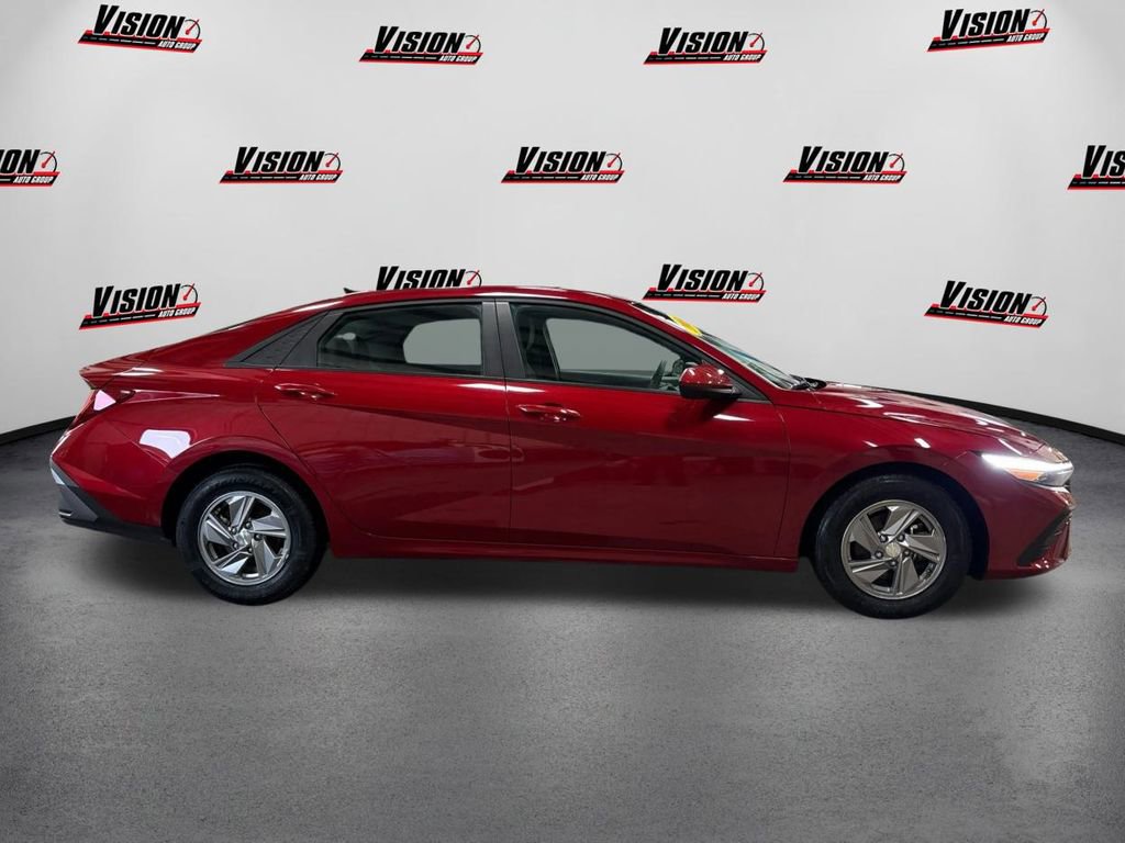 Used 2024 Hyundai Elantra SE image 4