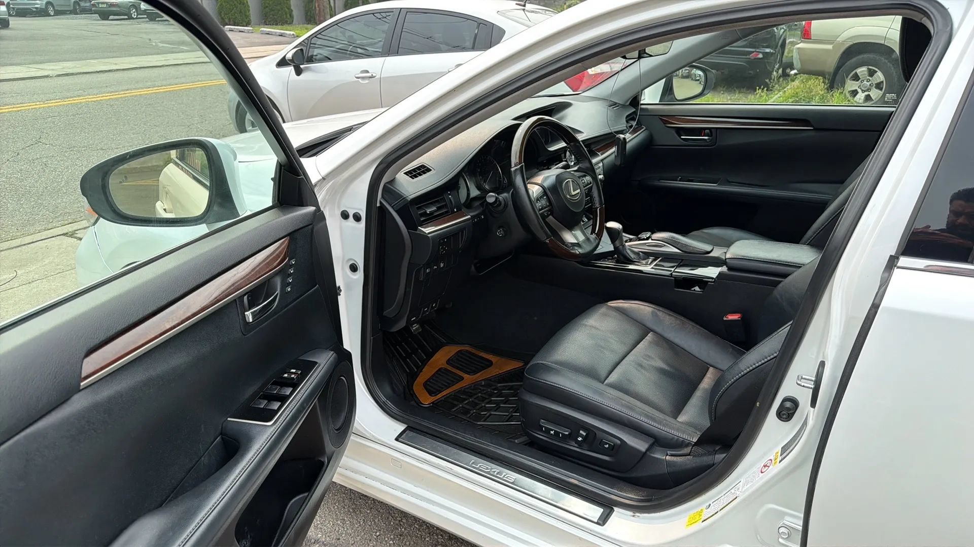 Used 2018 Lexus ES 350 w/ Navigation System Package FWD image 21