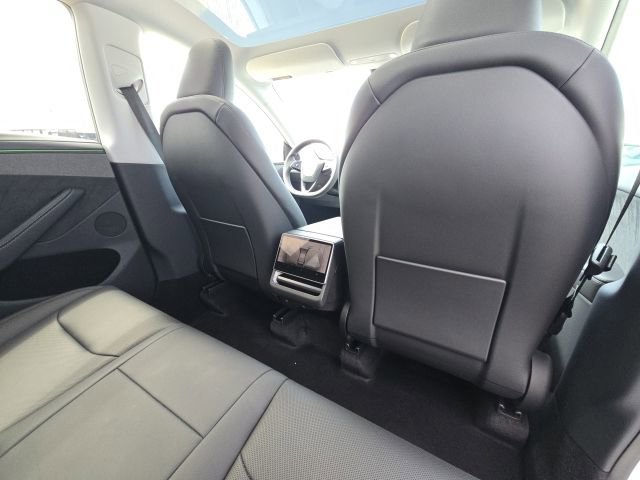 Used 2026 Tesla Model Y 2WD image 18