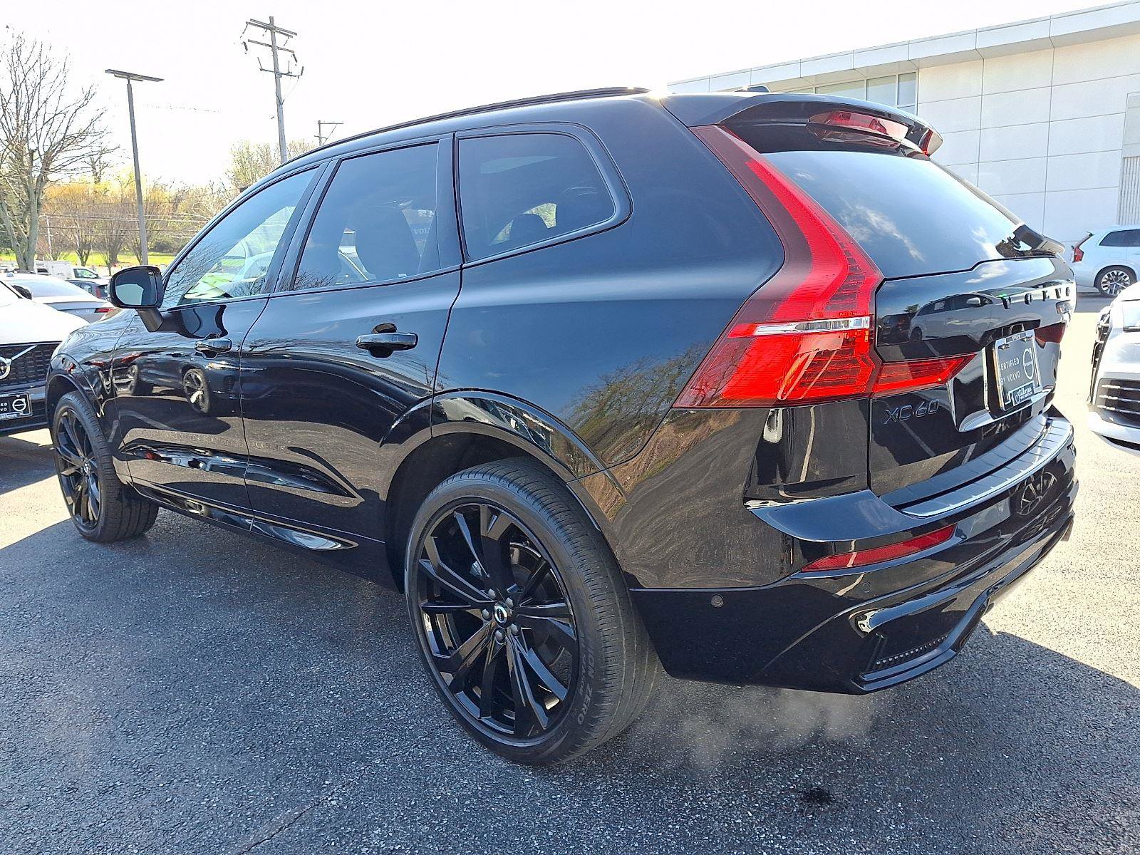 Certified 2024 Volvo XC60 B5 Ultimate w/ Climate Package AWD/4WD image 4