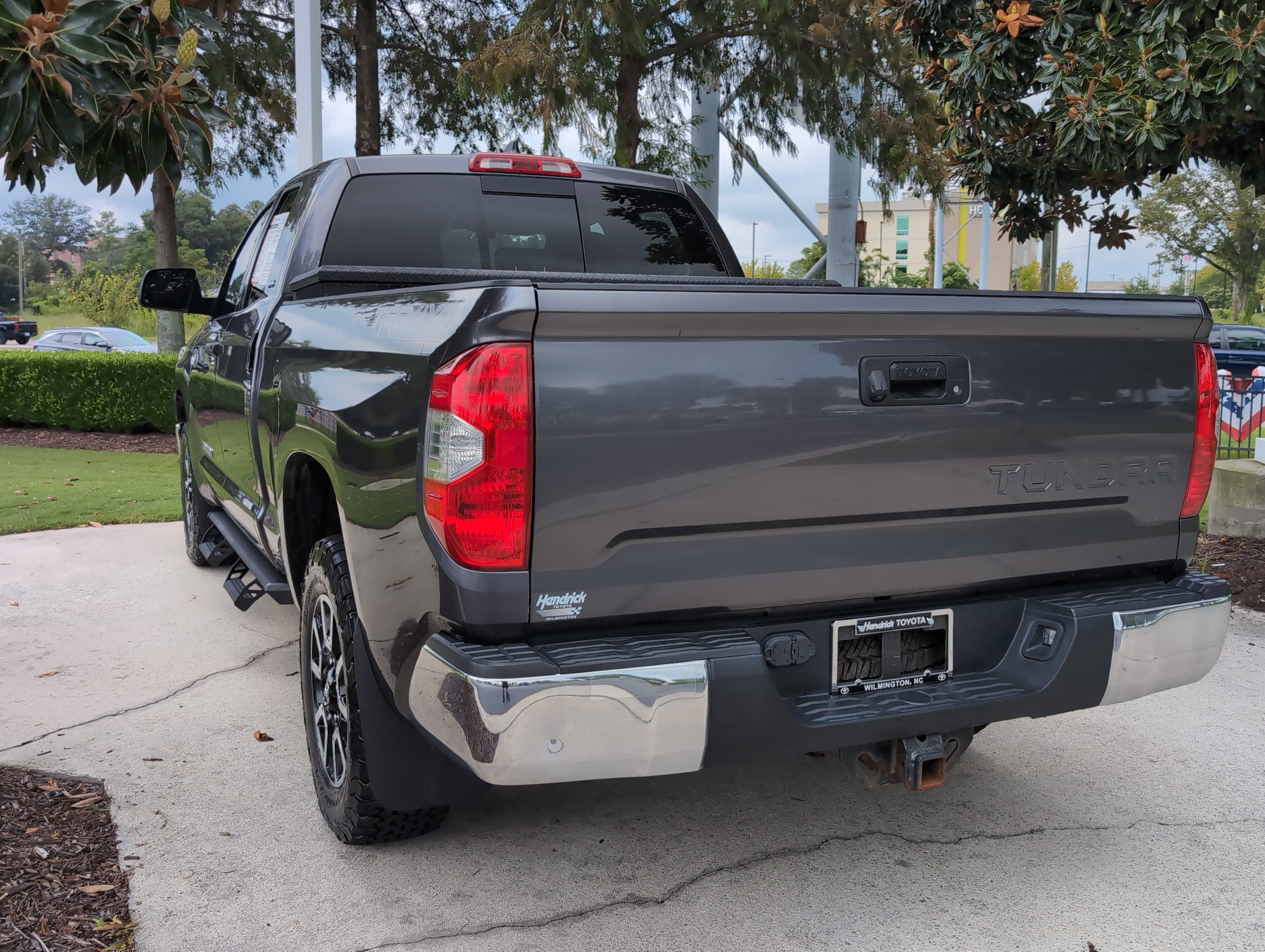 Certified 2020 Toyota Tundra SR5 w/ TRD Off-Road Package AWD/4WD image 8