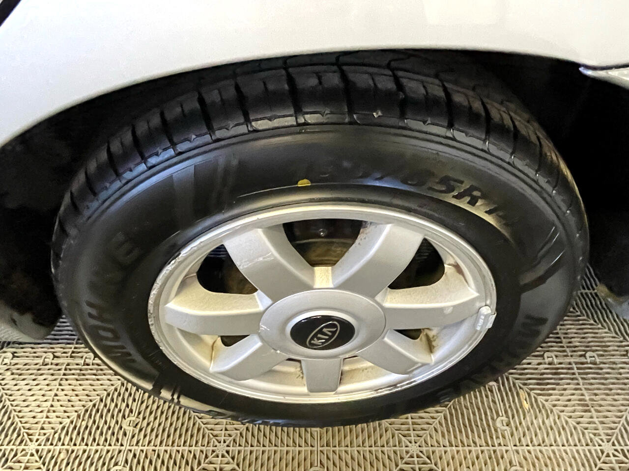 Used 2004 Kia Spectra Sedan image 19