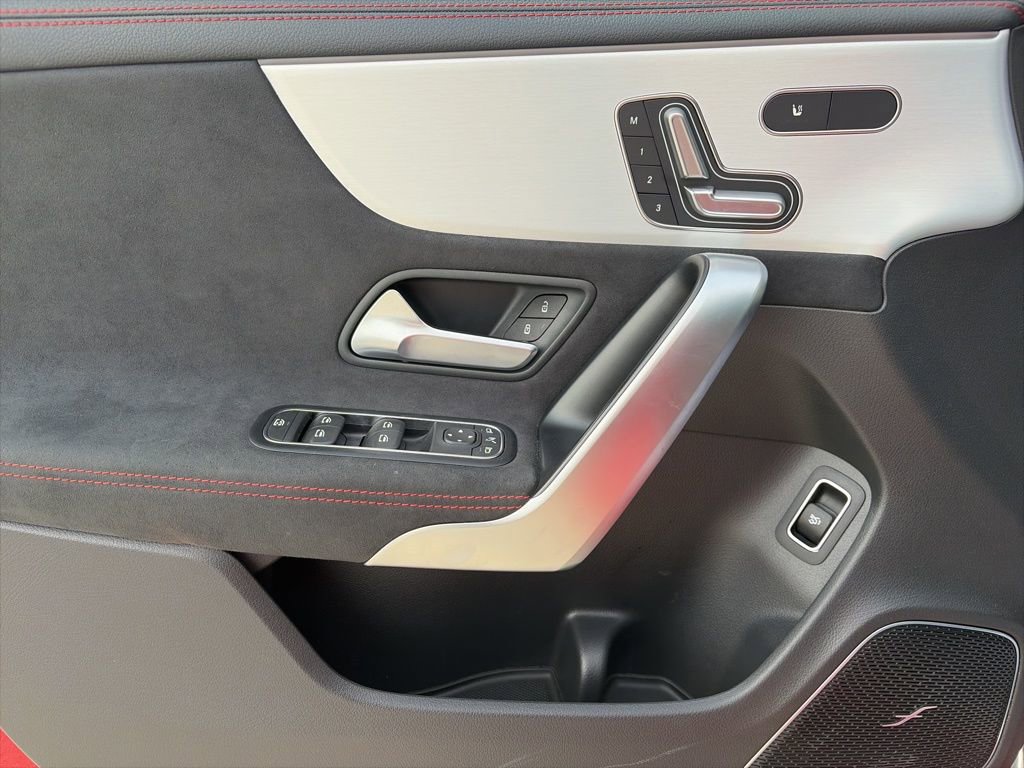 Used 2025 Mercedes-Benz CLA 35 AMG 4MATIC image 9