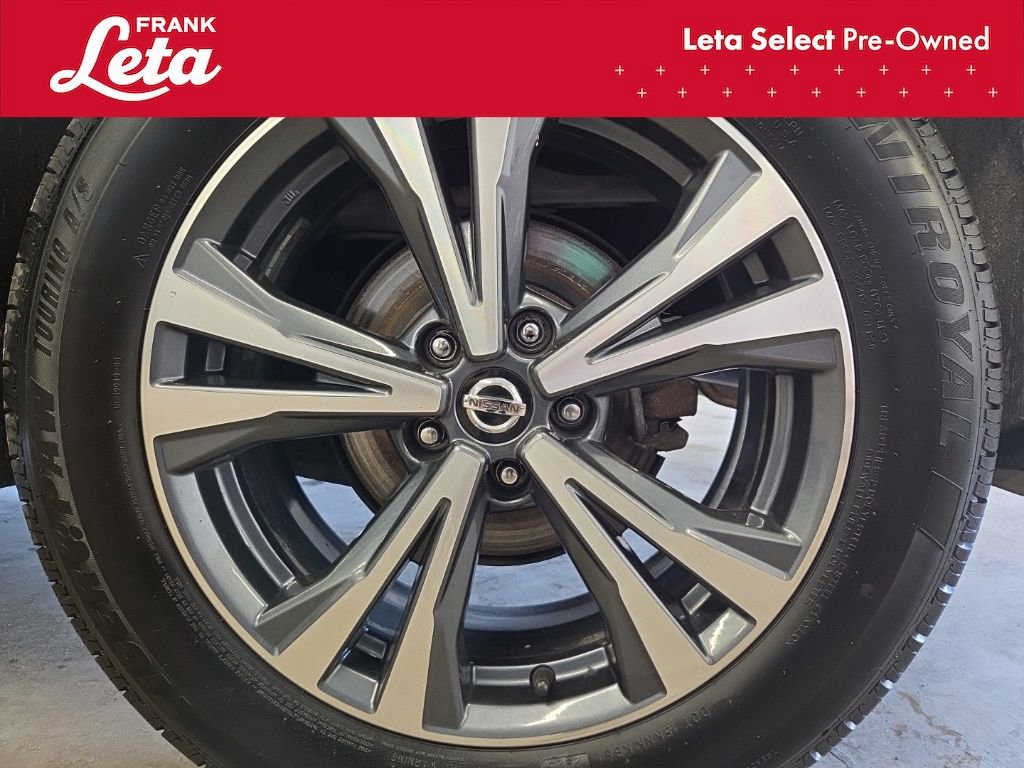 Used 2018 Nissan Rogue SL w/ Premium Package image 16