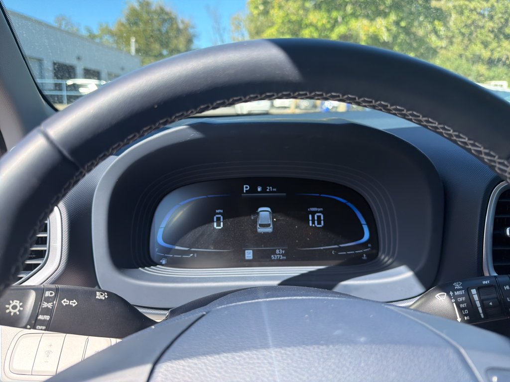 Used 2025 Hyundai Venue Limited FWD image 18