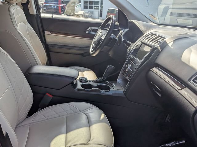 Used 2018 Ford Explorer Platinum AWD/4WD image 39