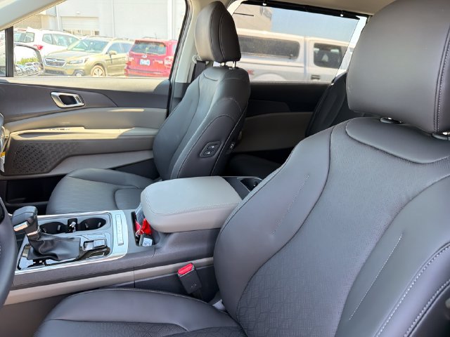 New 2027 Kia Carnival EX FWD image 16