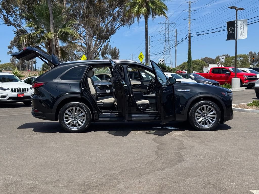Certified 2025 MAZDA CX-90 Plug-In Hybrid w/ Preferred AWD/4WD image 30