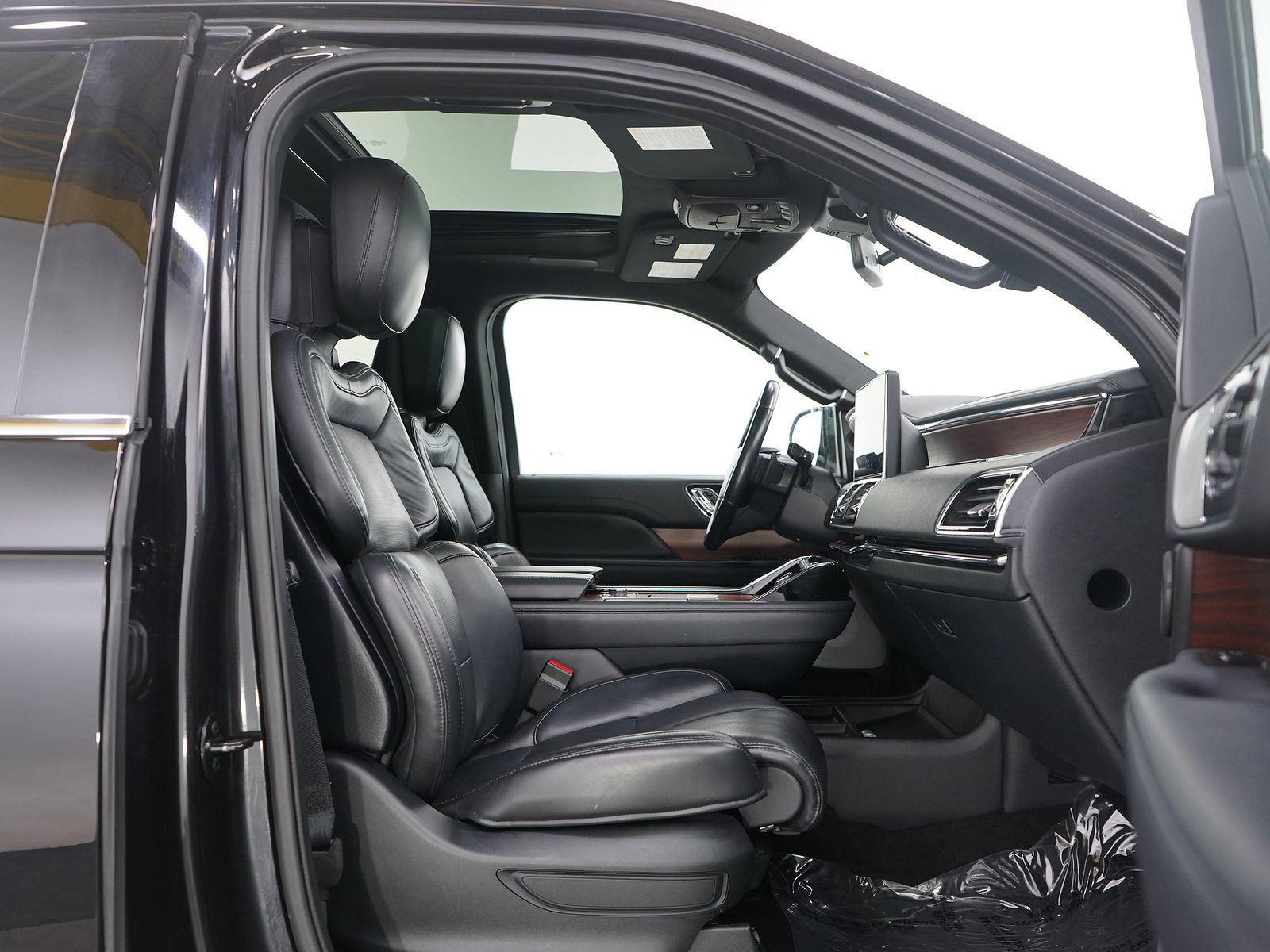 Used 2022 Lincoln Navigator L Reserve w/ Equipment Group 201A image 12