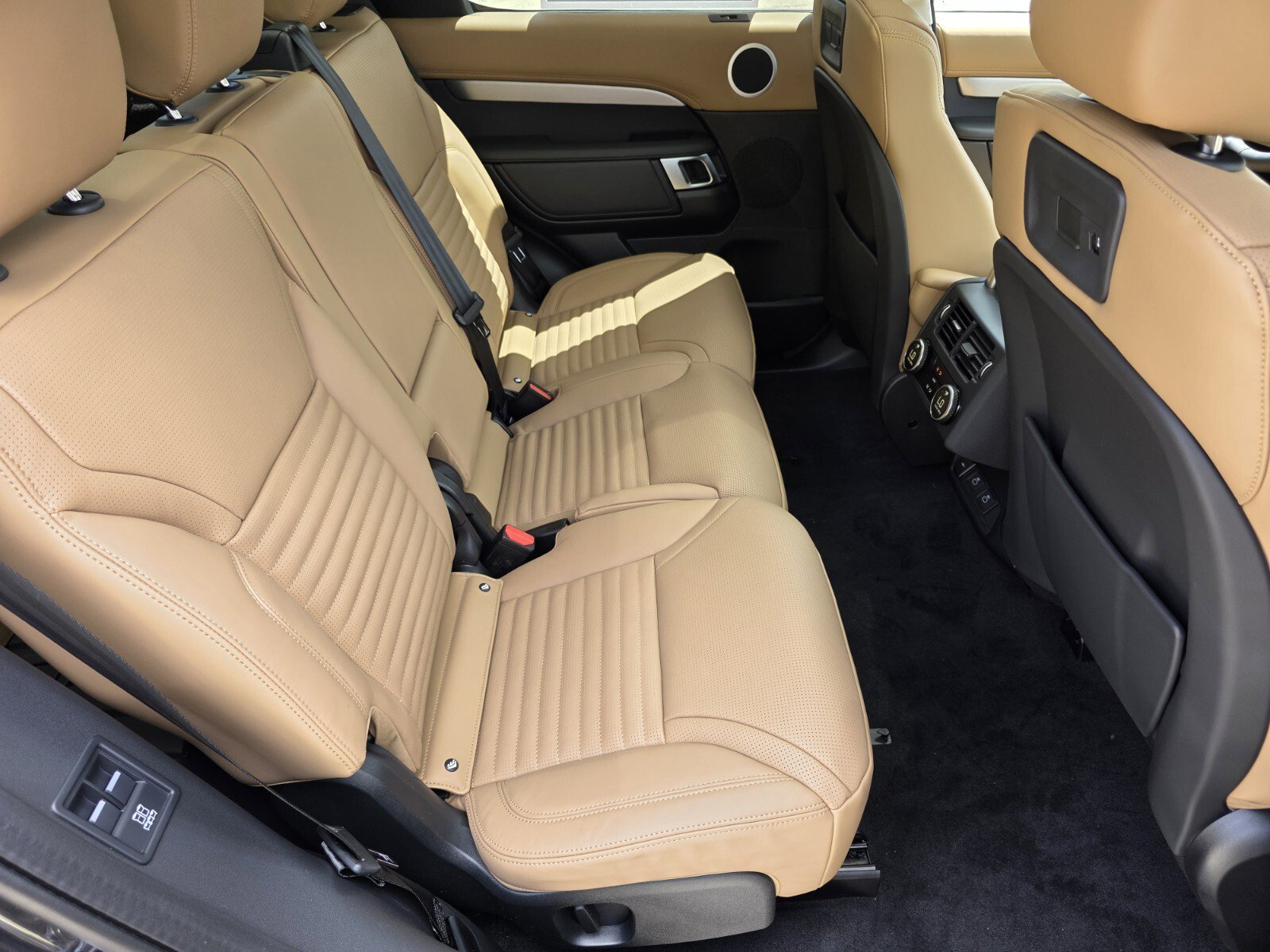 New 2026 Land Rover Discovery Limited Edition AWD/4WD image 5