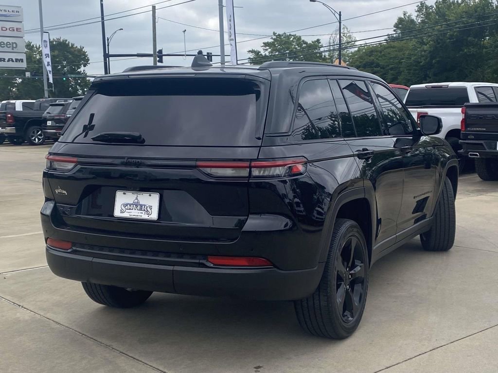Used 2023 Jeep Grand Cherokee Altitude AWD/4WD image 9