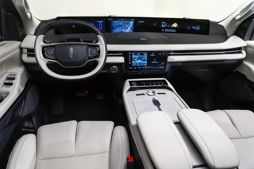 Used 2025 Lincoln Navigator L Reserve AWD/4WD image 6