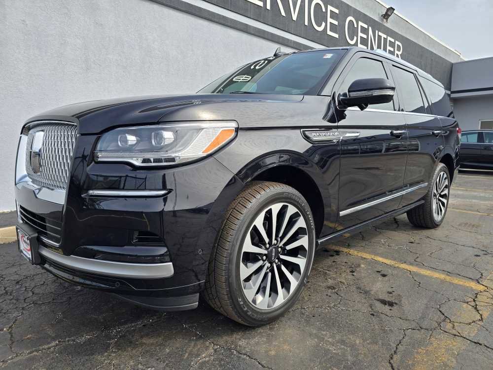 Used 2023 Lincoln Navigator Reserve image 5