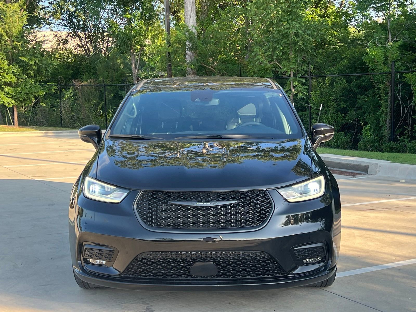 Used 2022 Chrysler Pacifica Touring-L w/ S Appearance Package FWD image 4