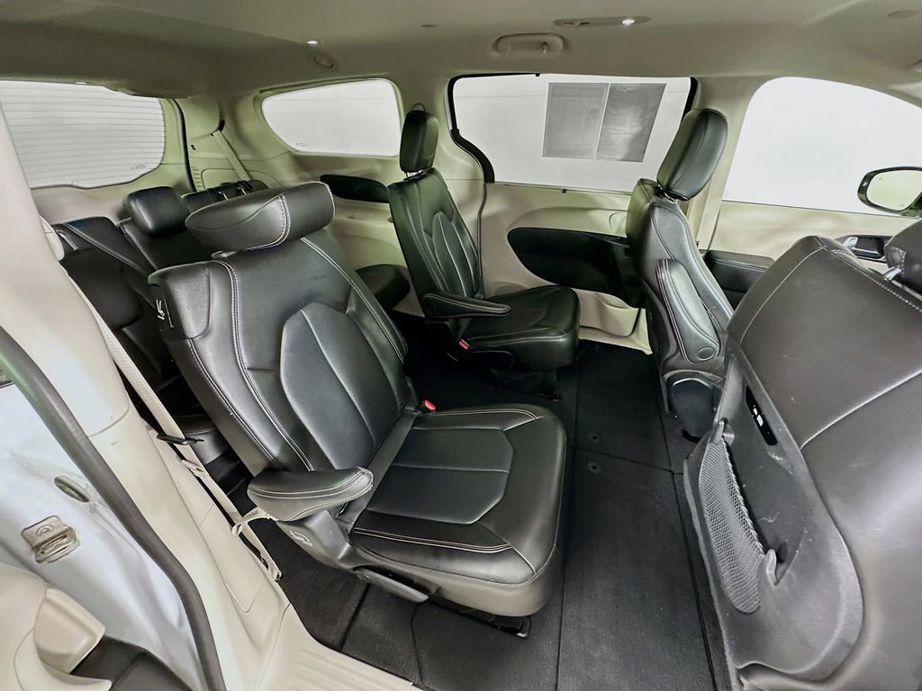 Used 2024 Chrysler Pacifica Touring-L FWD image 35