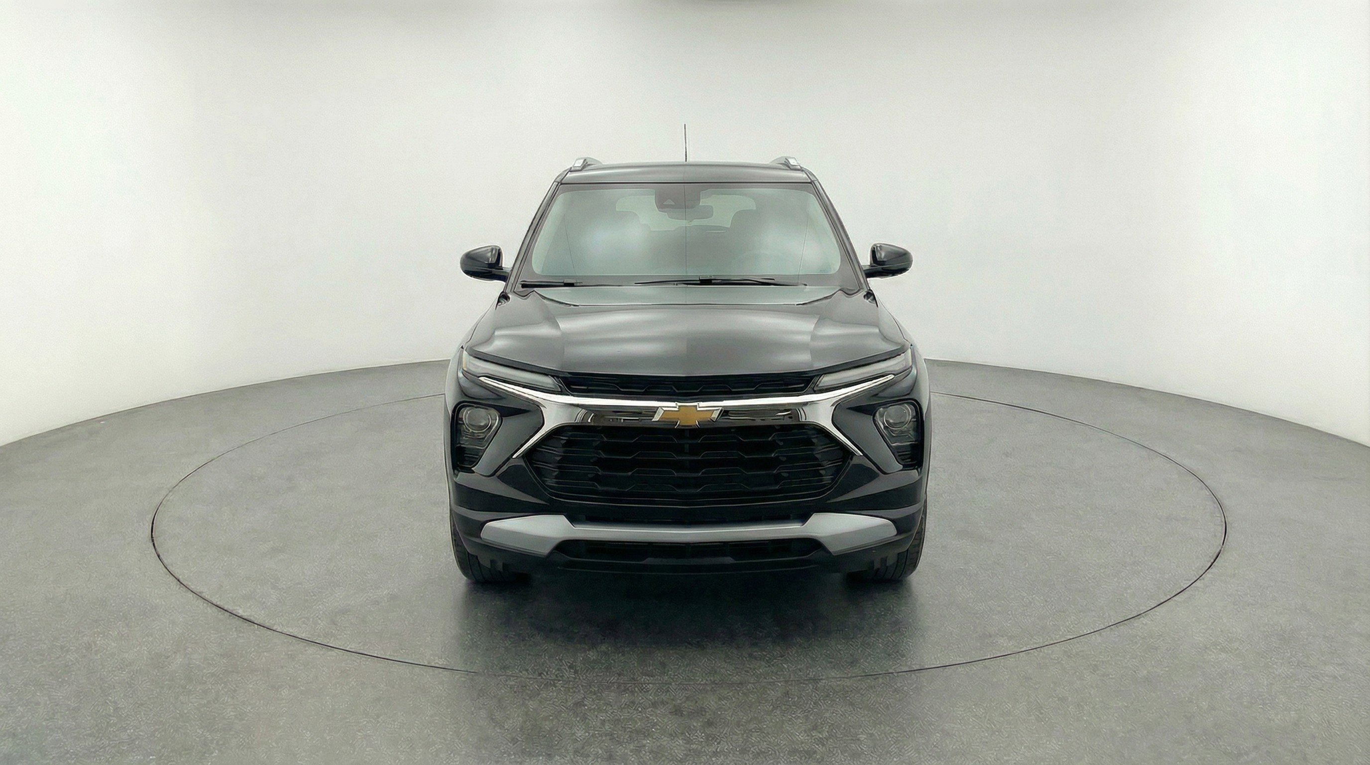 Used 2025 Chevrolet TrailBlazer LT image 2