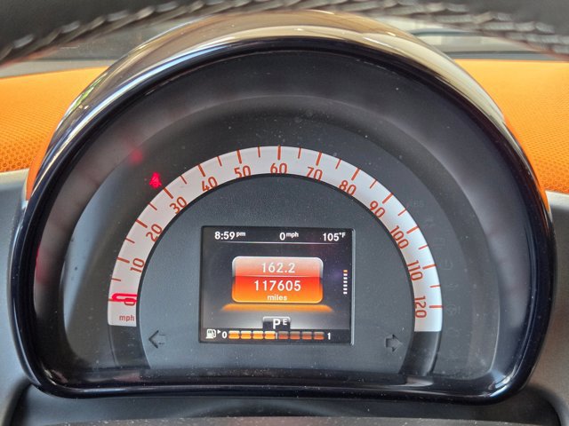 Used 2016 smart fortwo passion RWD image 14