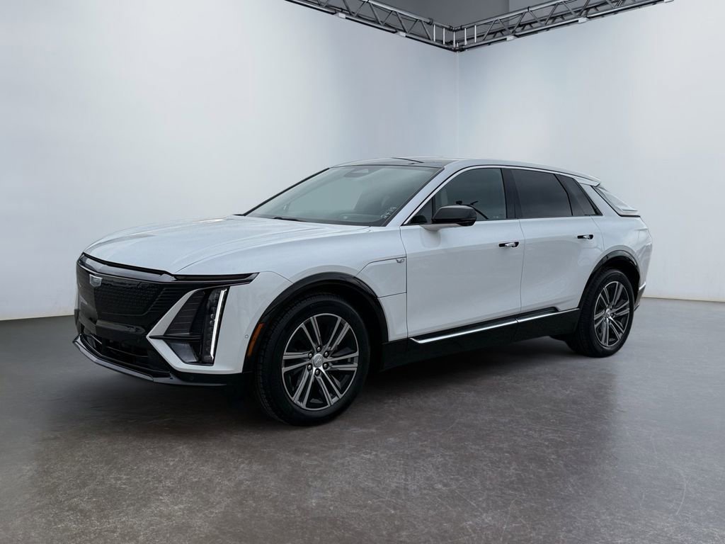 Used 2024 Cadillac Lyriq Luxury image 7