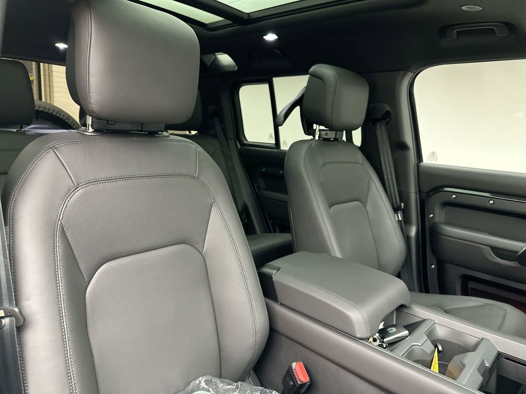 New 2025 Land Rover Defender 110 X-Dynamic SE image 6