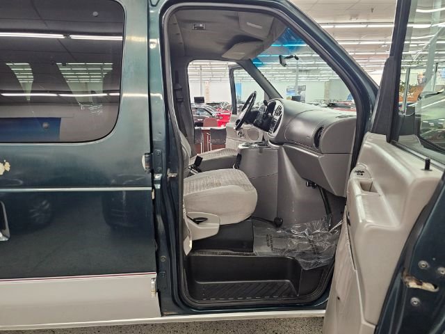 Used 2000 Ford E-150 and Econoline 150 Wagon image 23