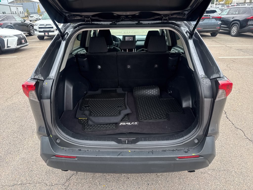 Used 2021 Toyota RAV4 LE AWD/4WD image 7