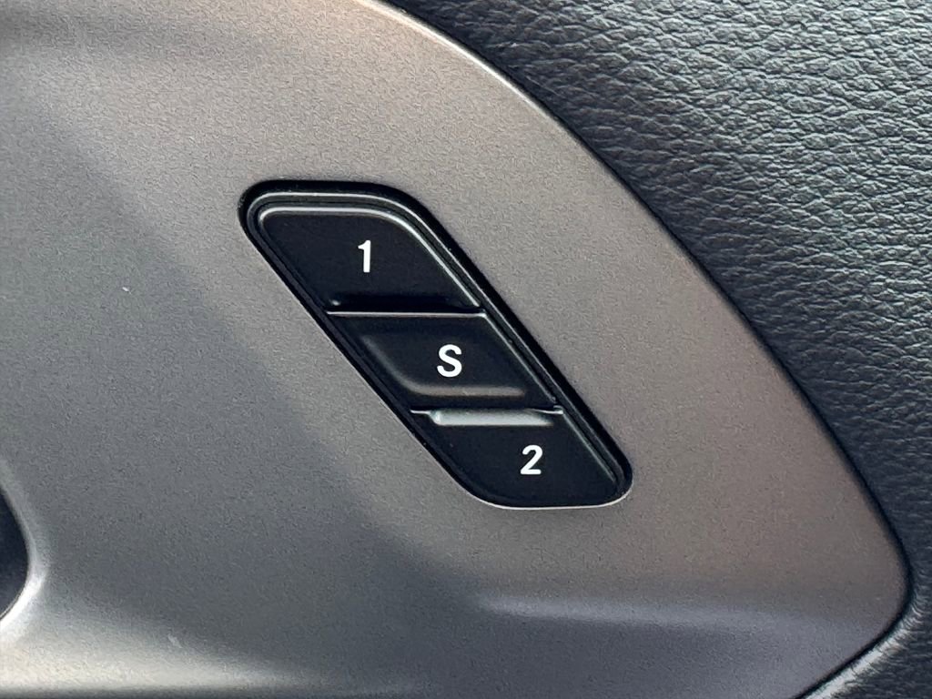 Used 2025 Chrysler Pacifica Select image 31