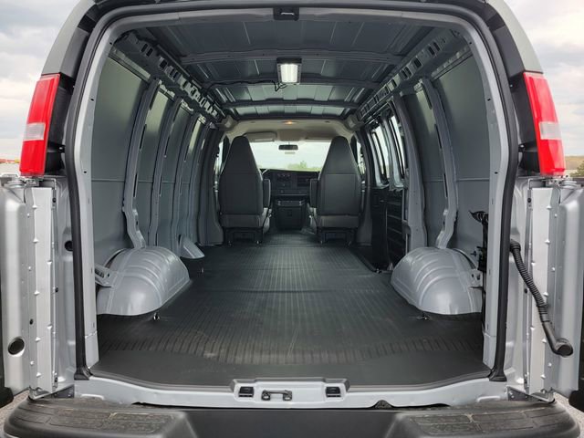 New 2026 Chevrolet Express 2500 w/ Enhanced Convenience Package RWD image 31