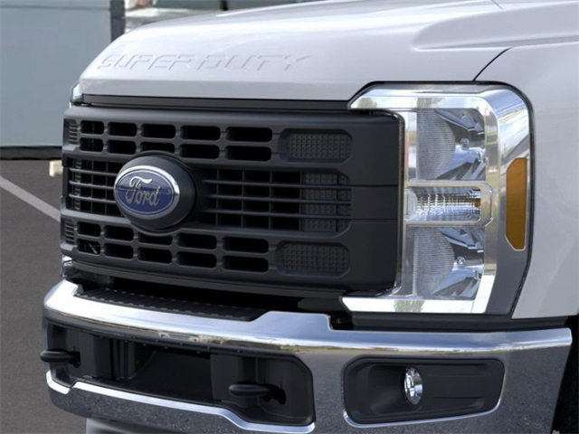 New 2025 Ford F250 XL w/ XL Chrome Package image 17