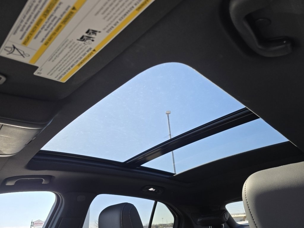 Used 2023 Cadillac XT4 Premium Luxury image 3