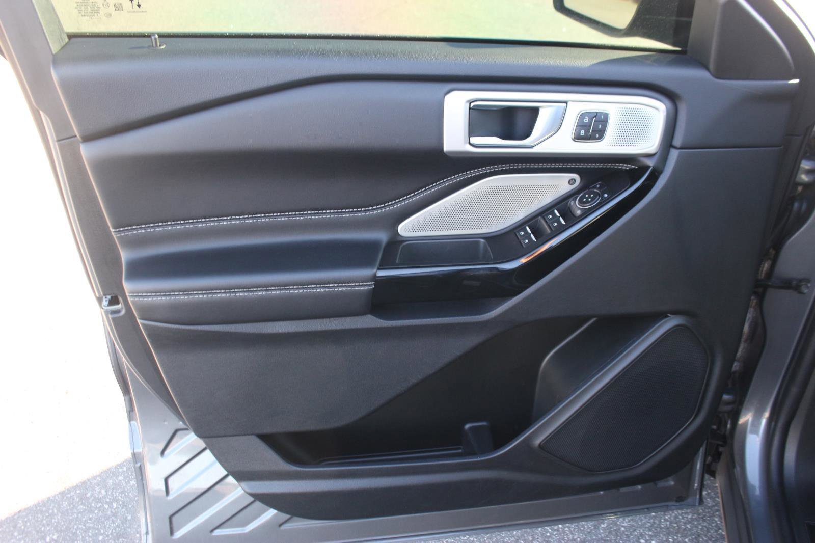 Used 2022 Ford Explorer ST w/ Equipment Group 401A image 13