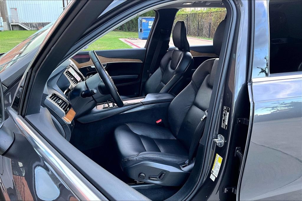 Used 2023 Volvo XC90 B6 Plus AWD/4WD image 33
