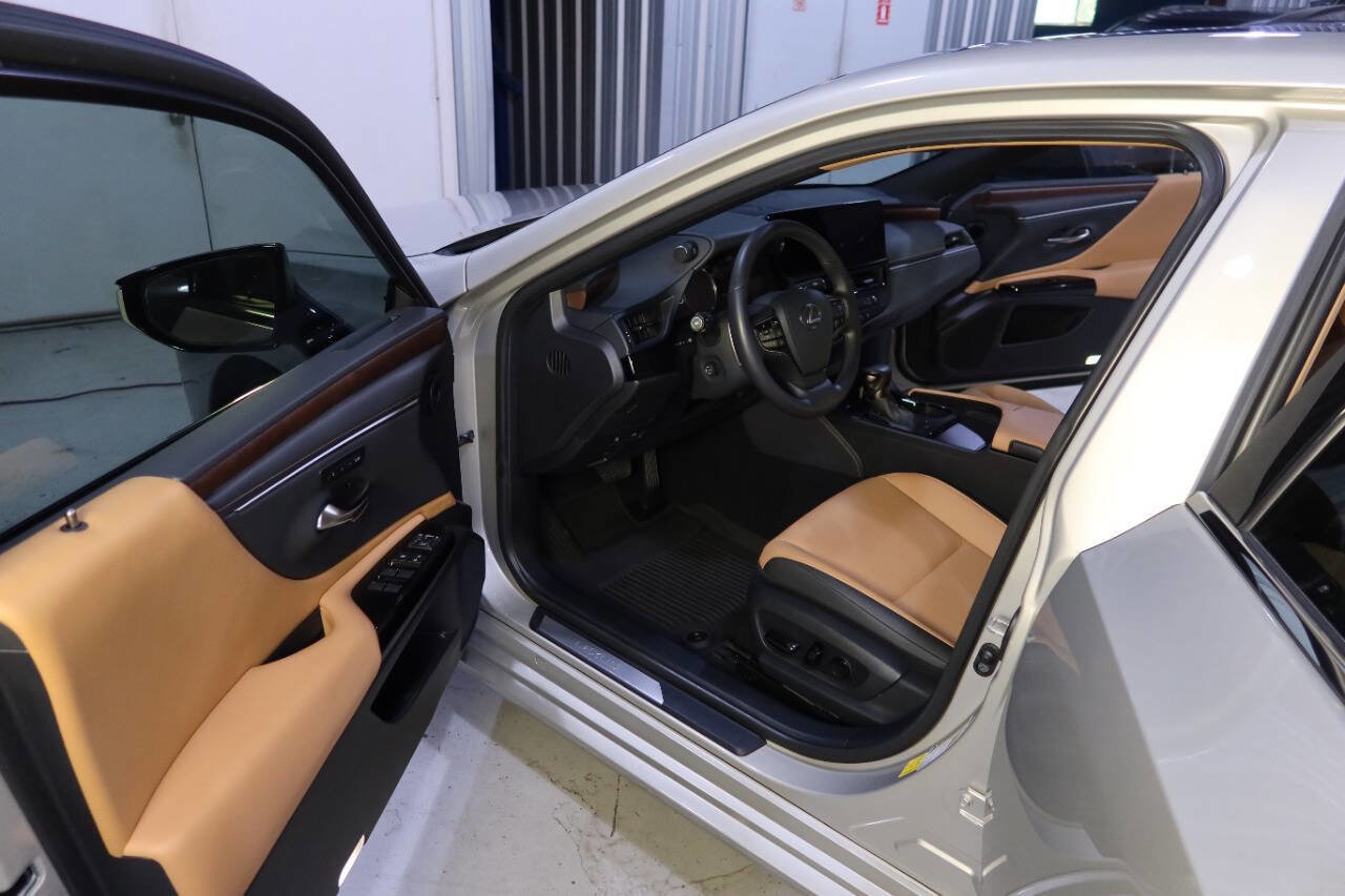 Used 2025 Lexus ES 350 w/ Premium Package image 18