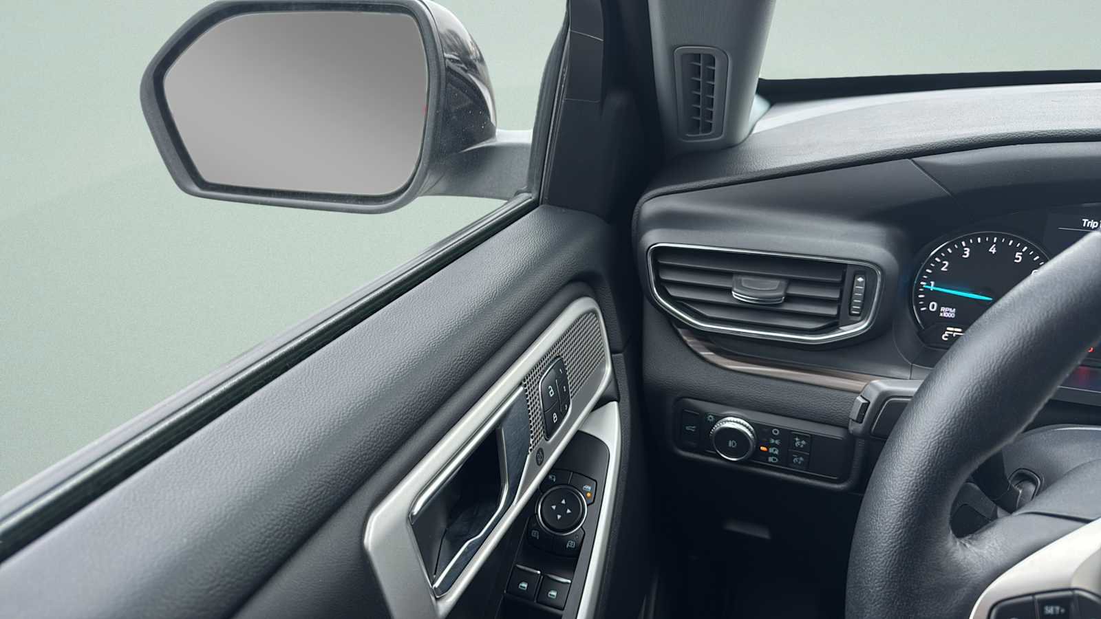 Used 2022 Ford Explorer Limited w/ Equipment Group 301A image 22