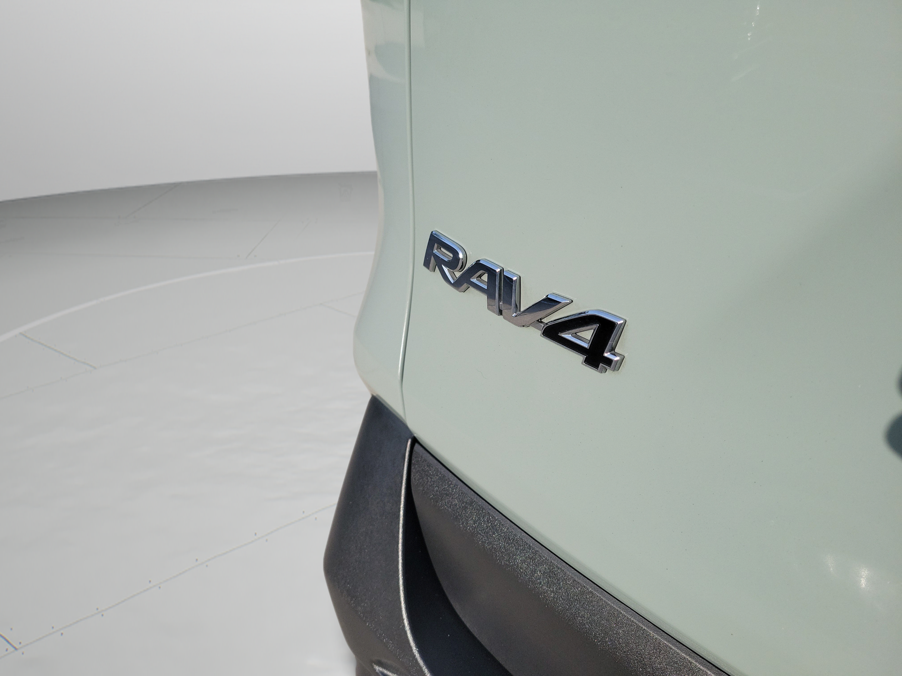 Used 2020 Toyota RAV4 XLE w/ Convenience Package FWD image 31