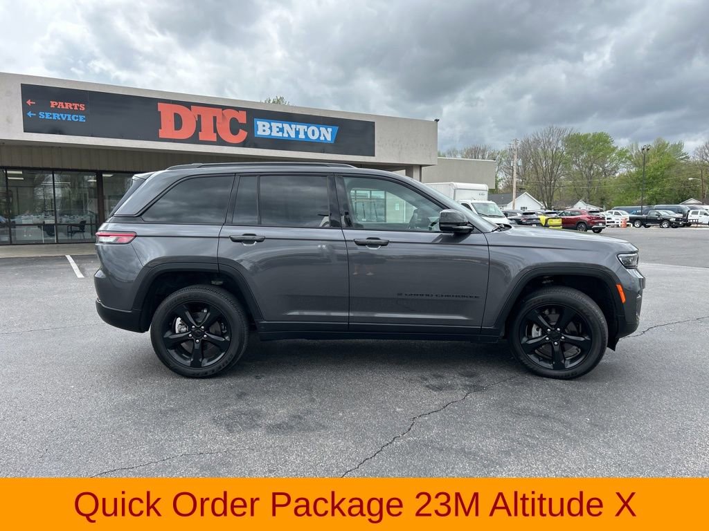 Used 2024 Jeep Grand Cherokee Altitude AWD/4WD image 2