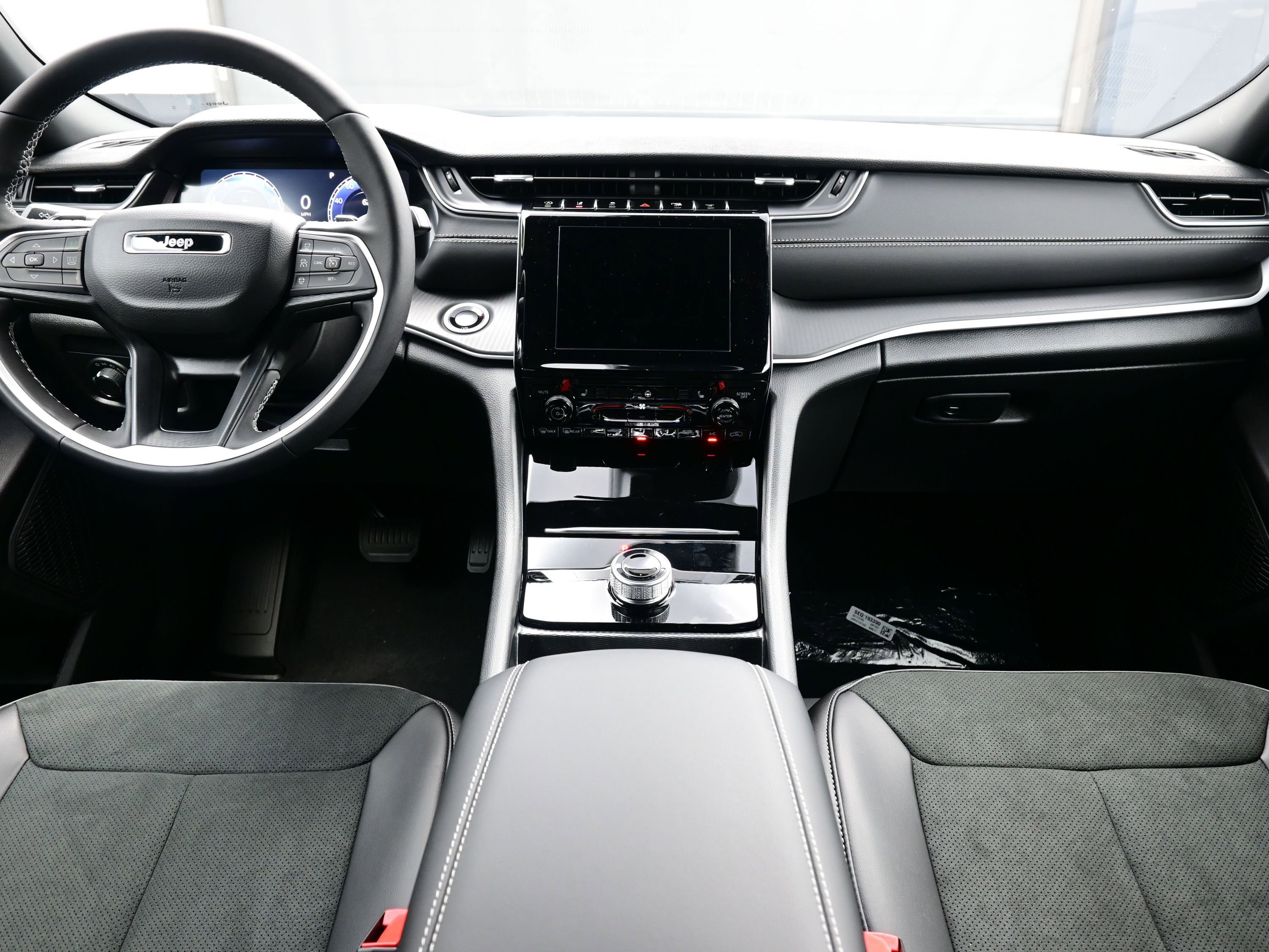 New 2025 Jeep Grand Cherokee L Altitude image 9